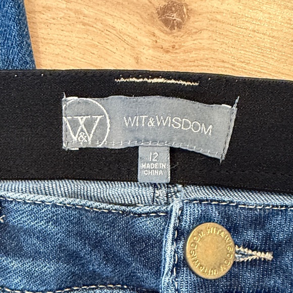 Wit & Wisdom Denim Cropped Jeans - Picture 2 of 3